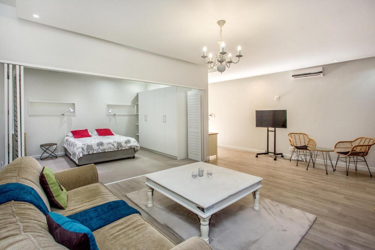Sunset Beach Holiday Accommodation ケープタウン エクステリア 写真