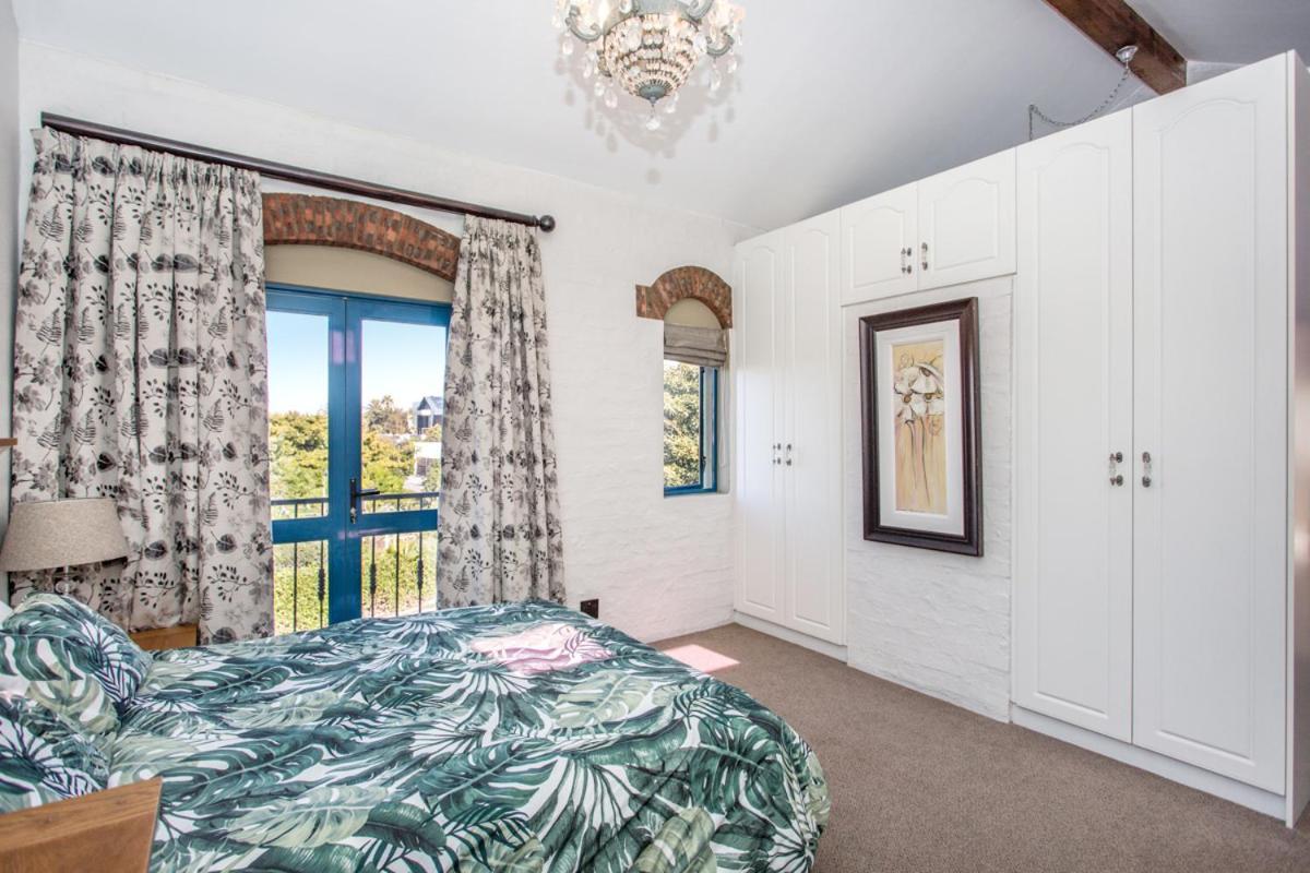 Sunset Beach Holiday Accommodation ケープタウン エクステリア 写真