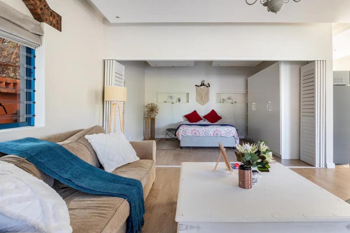 Sunset Beach Holiday Accommodation ケープタウン エクステリア 写真