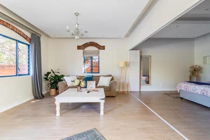 Sunset Beach Holiday Accommodation ケープタウン エクステリア 写真